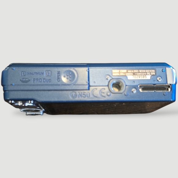 Sony Cyber-shot Blue Digital Camera Bundle - Picture 7 of 16